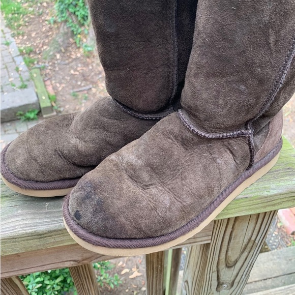 Chocolate Brown Authentic Classic Uggs - Picture 2 of 10